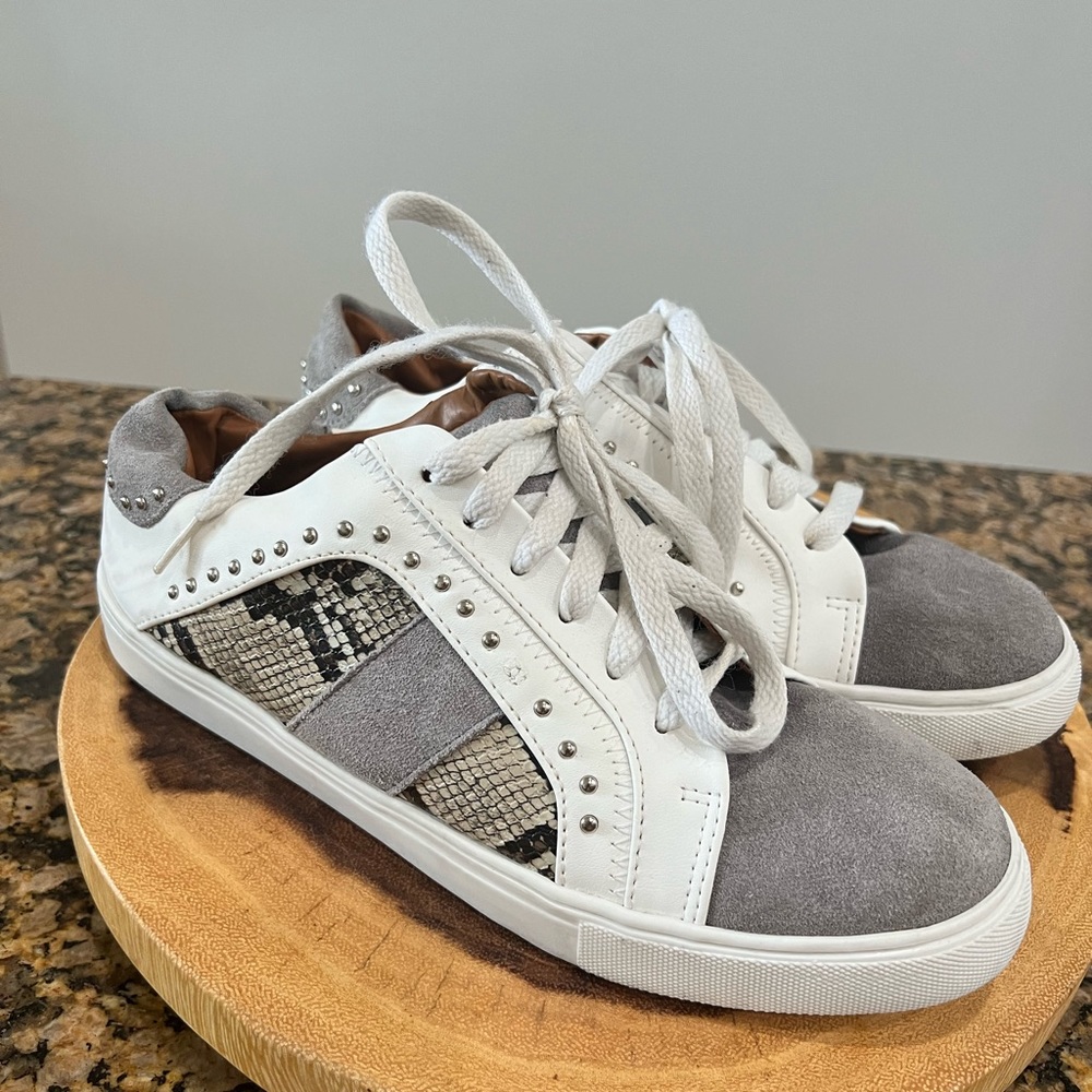 STEVE MADDEN Annita Snake Print Studded Suede Sneakers size 8.5